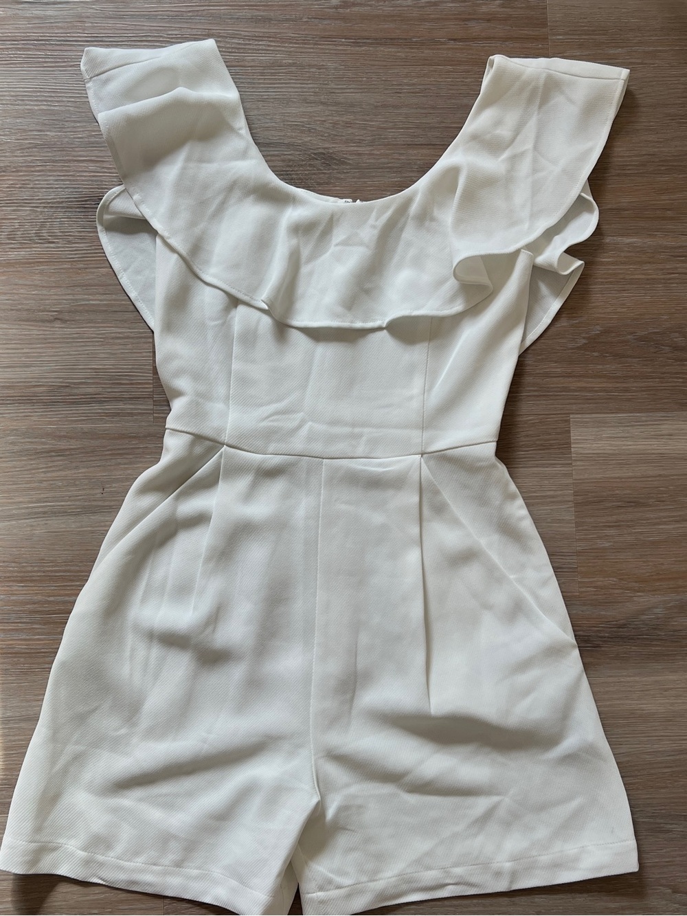 French Connection White Ruffle Sleeve Romper Size 4 EUC cream wedding elegant